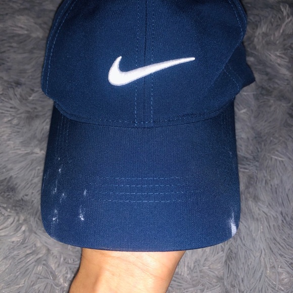 navy blue nike hat